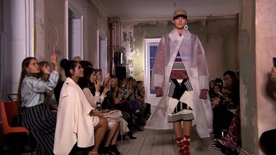 動画：野球帽やレインコートに注目「バーバリー」セプテンバーコレクション