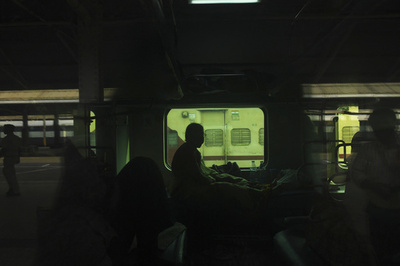 列車のトイレに遺体、気付かれず900キロ移動 インド