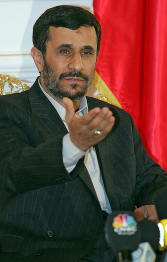 イラン大統領がバーレーンを訪問　核開発計画をめぐる戦争の可能性を否定