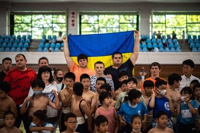 相撲ウクライナ代表、戦火逃れ日本で合宿 国際大会へ