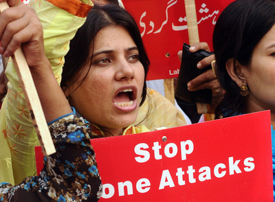 米国の無人機による攻撃は国際法違反か、法律専門家の見解対立