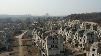 動画：マンション工事中断で各地に「ゴーストタウン」 活用する農民も 中国