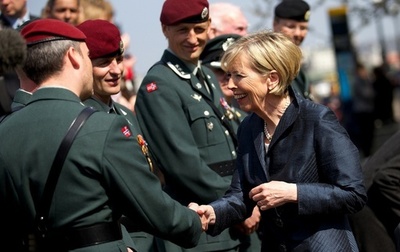 ノルウェーが徴兵を女性にも拡大、欧州で唯一 2015年にも実施