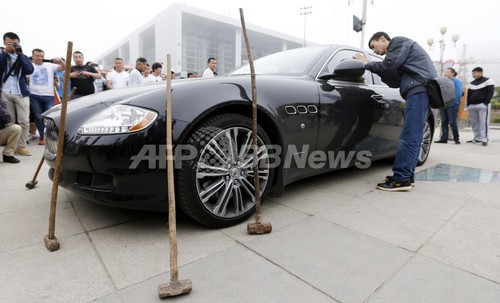 マセラティの高級車をボコボコに破壊 代理店サービスに立腹 中国 写真12枚 ファッション ニュースならmode Press Powered By Afpbb News