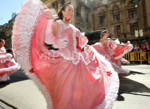 メルボルンの多様文化をたたえる祭典 アボリジニが伝統的ダンス披露 写真14枚 ファッション ニュースならmode Press Powered By Afpbb News