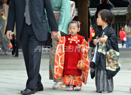 七五三参りでにぎわう明治神宮 写真7枚 ファッション ニュースならmode Press Powered By Afpbb News