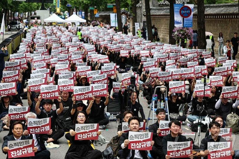 6月14日、政府ソウル庁舎近くで開かれた教員集会(c)news1