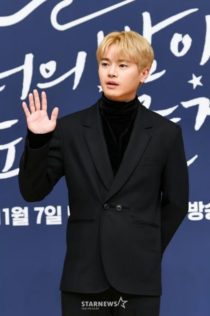 (c)STARNEWS