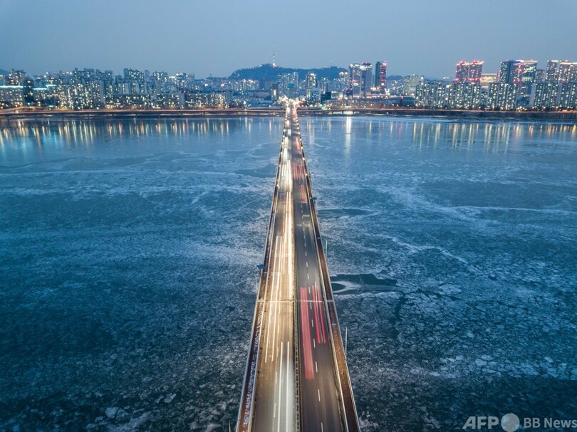 凍りついた漢江 きらめくソウルの夜景 韓国 写真10枚 国際ニュース Afpbb News