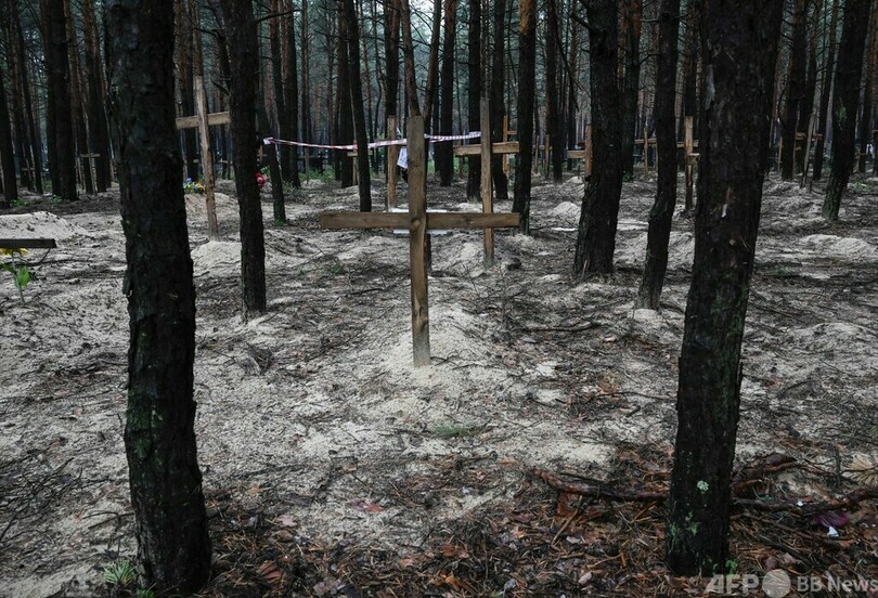 イジューム集団墓地に「450基の墓」 大統領府顧問