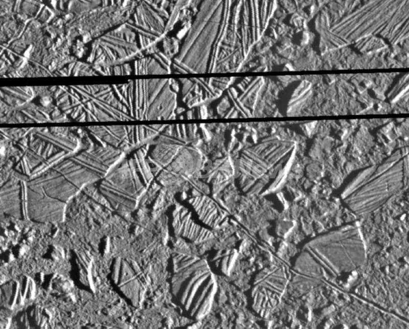 木星の衛星エウロパに巨大地底湖、生命の存在に期待