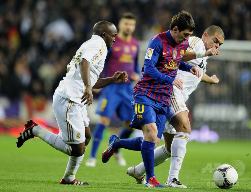 ぺぺ、メッシの手を踏みつけたことを謝罪するも批判集中