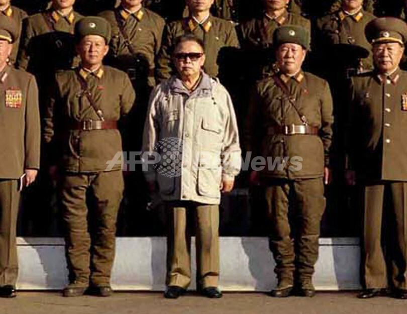 金総書記の写真、影に合成の疑惑 健康悪化説再び