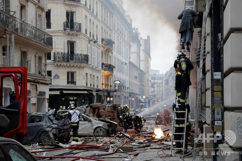 仏パリのパン店で爆発、消防士含む3人が死亡 ガス漏れが原因