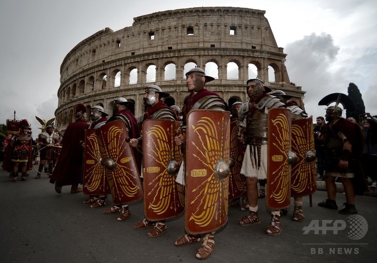 百人隊やグラディエーターがパレード 永遠の都ローマの建設祝う 写真枚 国際ニュース Afpbb News