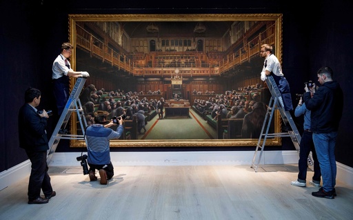 バンクシー作品で過去最高額 「猿の議会」絵画に13億円 写真7枚 国際