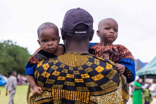 双子大集合、ナイジェリアで恒例の祭り 写真20枚 国際ニュース：AFPBB News