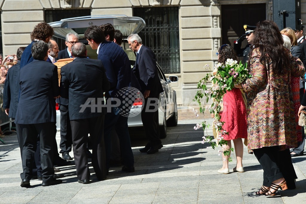 オッタヴィオ・ミッソーニさん、伊・ガララーテで葬儀 写真2枚 国際ニュース：AFPBB News