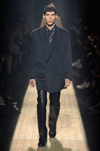 ダンヒル 21AWファッションショー着用 レザーマフラー shogram_98 → お洒落より