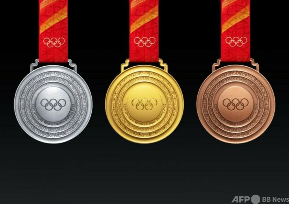 北京冬季五輪までカウントダウン100日間 メダル、ユニホームが相次いで