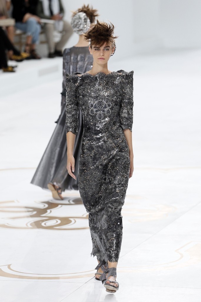 ル・コルビュジエとヴェルサイユ宮殿の融合、「シャネル」14/15年秋冬オートクチュール