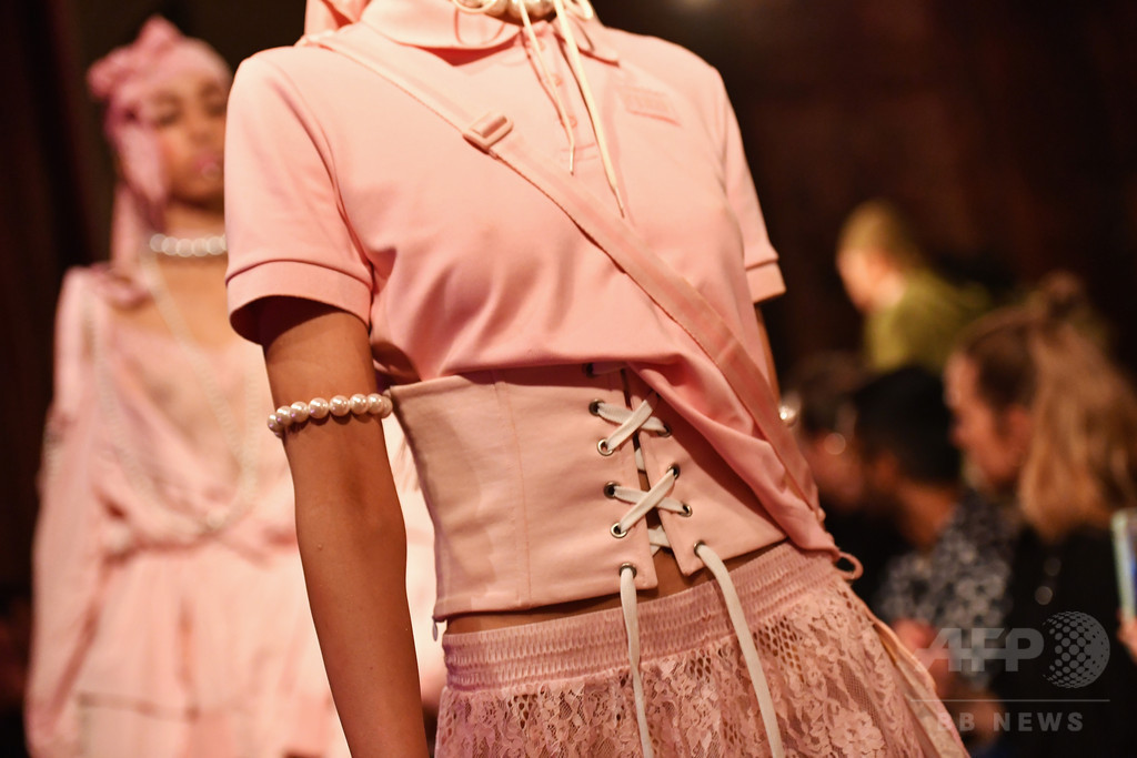 「フェンティ プーマ バイ リアーナ」17年春夏