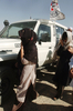 2007年8月29日、アフガニスタンのガズニ州（Ghazni）で、イスラム原理主義勢力タリバン（Taliban）による拘束から第2陣として解放された韓国人人質5人。(c)AFP/ SHAH MARAI