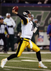 パスを出すスティーラーズのQBベン・ロスリスバーガー（%%Ben Roethlisberger%%）。(c)AFP/Getty Images Jim McIsaac