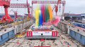 中国船舶集団傘下の上海外高橋造船の2号ドックで行われた、中国で建造される2隻目の国産クルーズ船の最終組み立て作業開始の記念式典（2024年4月20日撮影、資料写真）。(c)Peopleʼs Daily