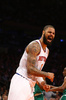 12-13NBAは23日、プレーオフ1回戦（7回戦制）第2戦が行われ、ニューヨーク・ニックス（New York Knicks）は87-71でボストン・セルティックス（Boston Celtics）を下し、対戦成績を2勝0敗とした。

判定に不満を表すニューヨーク・ニックスのタイソン・チャンドラー（Tyson Chandler、2013年4月23日撮影）。(c)AFP/Getty Images/NBAE/Al Bello
