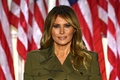米ホワイトハウスのローズガーデンで行われた共和党の党大会で、演説に臨むメラニア・トランプ夫人（2020年8月25日撮影）。(c)Brendan Smialowski / AFP
