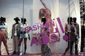 「ファッション・アゲインスト・エイズ（Fashion Against Aids）」コレクションの発売を記念しH＆M渋谷店で開催されたインストアライブ＆ショッピングパーティにて（2010年5月20日撮影）。(c)H＆M