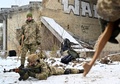 ウクライナの首都キエフ近郊で訓練を受けるウクライナ軍の予備役（2021年12月25日撮影）。(c)Sergei SUPINSKY / AFP