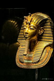 ツタンカーメン王の黄金のマスク、来月開館の博物館へ移動 写真3枚