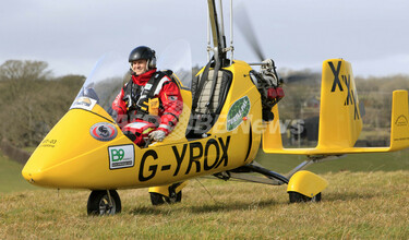 ジャイロコプターで世界一周に挑戦、がん闘病乗り越え 写真5枚 国際