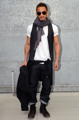 ジョルジオ アルマーニ」のショーに中田英寿やチャン・ツィイー登場