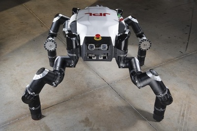 NASA開発のロボット「ロボシミアン」、災害現場での運用想定