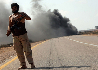 反カダフィ部隊がシルトの港を掌握、リビア