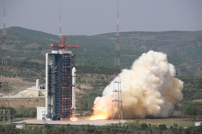 中国、衛星4機の同時打ち上げに成功