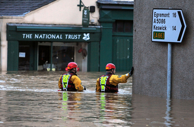 英北部で洪水被害、湖水地方やスコットランドに警報