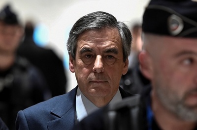 フィヨン元仏首相に2年の実刑判決 妻の架空雇用で