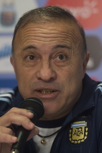 アルゼンチン五輪代表監督、協会の給与未払いで娘から借金