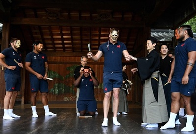 仏選手が熊本で文化交流、くまモンも歓迎 ラグビーW杯