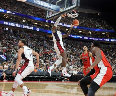 レブロンとカリーが初コンビ、米国がカナダに快勝