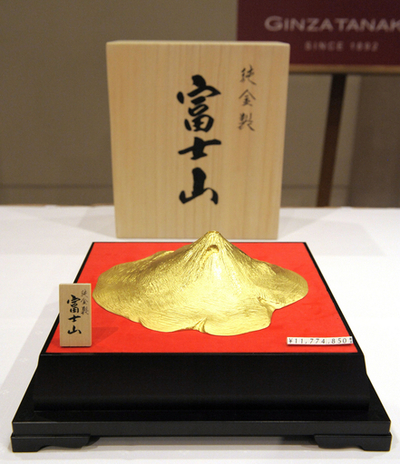 純金製の富士山、16日から販売 価格は1177万円