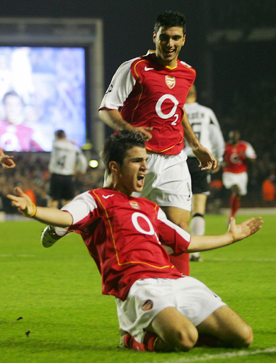 セスクがファーガソン氏にピザを投げたことを認める、13年前の試合後のトラブルで