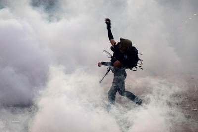 大規模ストの香港、騒乱は広範囲に拡大