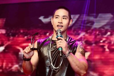 「兵役逃れ」韓国歌手勝訴、ファンから「お祝い」歓呼…「早く帰国を」「コンサートをして」