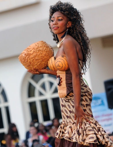 平和を祈りファッションショー開催、中央アフリカ