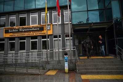 イスタンブール当局、クルド語の風刺劇の上演禁止